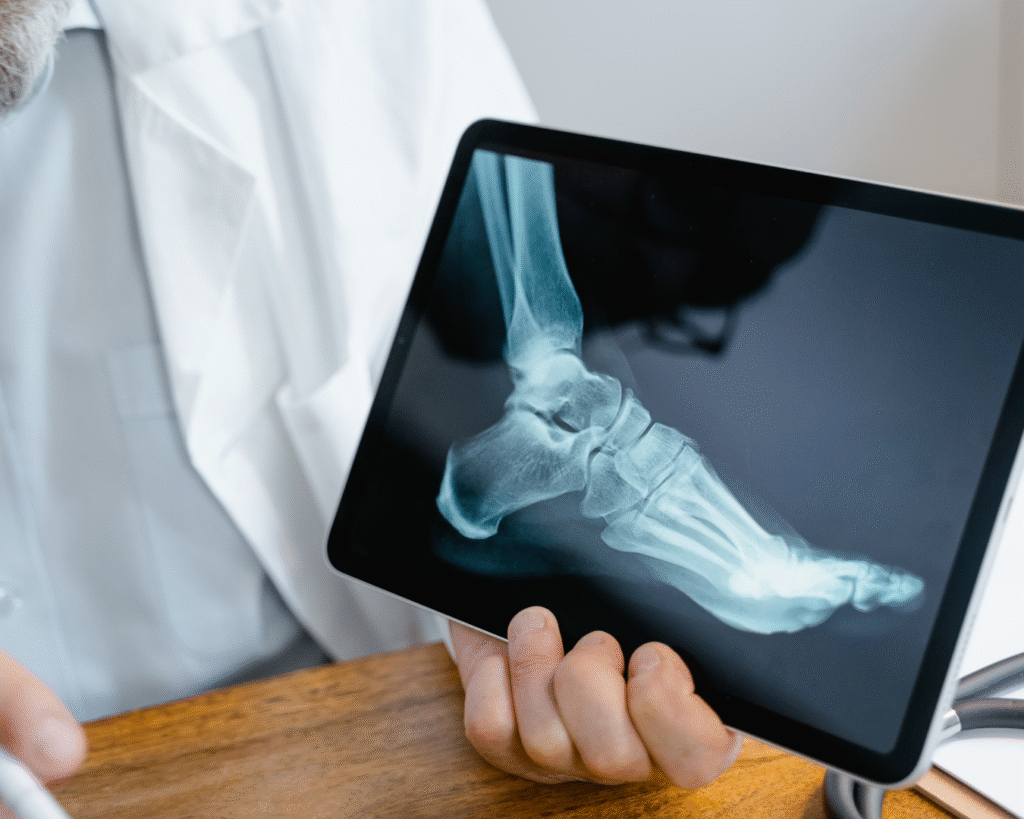 Dra. Karen Voltan especialista em oncologia ortopédica, medicina regenerativa e tratamento de dor musculoesquelética em São Paulo.